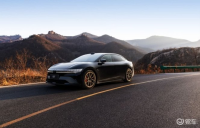 极氪焕新7系正式上市，001五周年纪念版限量发售