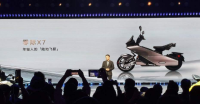 零际X7电摩发布：最高时速90公里，定位“年轻人的陆地飞艇”